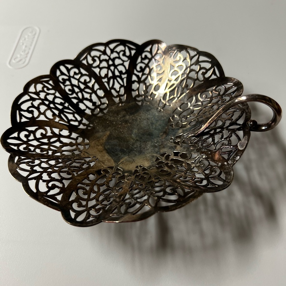 International Silver Co., ‘Lovelace” candy dish. Vintage. # 2295. 5” across.
